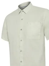 Camisa de manga corta RKF modelo Linenshort, color verde claro, confeccionada en lino orgánico. Tiene cuello clásico, cierre con botones, bolsillo en el pecho y calce regular.