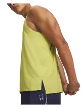 Musculosa deportiva Under Armour Halo Run para hombre, color amarillo verdoso, con logo pequeño en el pecho y perforaciones laterales para mayor ventilación.