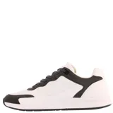 Championes para hombre con diseño capitoneado en el lateral, color negro y suela blanca.