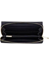 Billetera grande Tommy Hilfiger City, color negro, con cierre de solapa y cremallera. Incluye múltiples ranuras interiores para tarjetas y logo TH dorado en relieve.