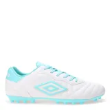 Championes de fútbol Umbro Touch AT negros con detalles en naranja, con cordones y tapones en la suela.