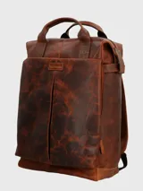 Mochila de cuero color marrón con doble asa de mano y correas acolchadas ajustables. Presenta un compartimento principal con cierre de cremallera, bolsillo acolchado interior para laptop, bolsillo interior con cierre, dos bolsillos frontales con cierre lateral, bolsillo trasero con cierre y forro interior de poliéster reciclado.
