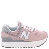 Championes urbanos New Balance, color rosa con detalles en gris y blanco, con plataforma y logo "N" característico en los laterales.
