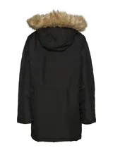 Parka negra con capucha con borde de piel sintética marrón, cierre frontal con cremallera y botones a presión, ajuste en la cintura y bolsillos delanteros.