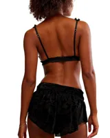 Bralette de encaje verde esmeralda con ribete de volantes y malla transparente de puntos.