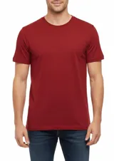 Remera de manga corta color rojo oscuro (bordó), con cuello redondo y corte ajustado.