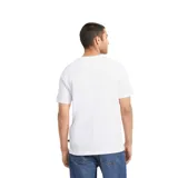 Remera Puma de hombre, color blanco, de corte clásico y cuello en V. Presenta logo de la marca bordado en el pecho.
