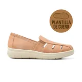 Zapato casual Korium Confort Gigi color beige, con plantilla de cuero y suela de goma.
