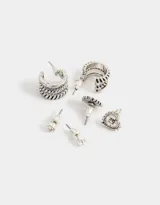 Set de tres pares de aros bañados en plata, con distintos diseños: un par de aros tipo botón con strass, un par de aros con forma de corazón calado y un par de aros tipo argolla con diseño trenzado.
