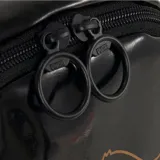 Mochila negra de mujer con logo de Puma, diseño clásico y correas ajustables para mayor comodidad.