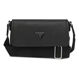 Bandolera Guess modelo Viviette, color negro, confeccionada en PVC con correa de tela ajustable. Presenta logo triangular metálico en el frente y cierre con solapa imantada.