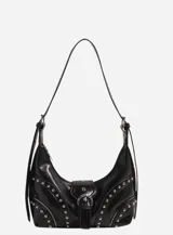 Bolso bandolera negro de charol sintético con forma de media luna, cierre con hebilla metálica y tachas plateadas.
