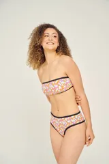 Corpiño strapless con estampado floral multicolor y contorno negro.