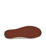 Championes Vans Authentic VR3 unisex, color gris claro, confeccionados con lona de algodón orgánico. Cuentan con plantilla de espuma VR3Cush™ de base biológica y suela exterior VR3Waffle™ de caucho natural de origen responsable.