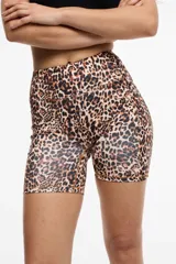 Calza corta de lycra color violeta.