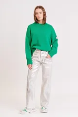 Pantalón de jean de corte wide leg color beige metalizado.