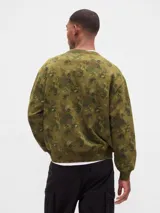 Buzo de cuello redondo color azul marino, con el logo "GAP" estampado en blanco en el pecho.