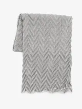 Chal de poliéster con diseño de zigzag en tonos marrones.