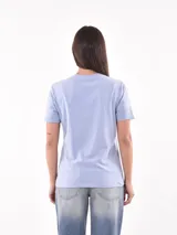 Remera blanca de algodón con estampado de limones y texto en azul.