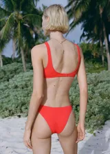 Braga de bikini negra de tejido de canalé, tiro alto y forro interior.