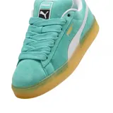 Championes Puma Suede XL, color azul con franja lateral blanca y detalles dorados.