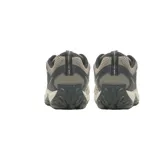 Championes de senderismo Merrell Crosslander 3, color gris con detalles en negro y naranja. Capellada de gamuza y malla transpirable, puntera sintética protectora, plantilla de espuma EVA reciclada, entresuela de espuma EVA liviana y suela de goma adherente.