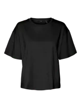 Remera negra de algodón con cuello redondo y mangas cortas.