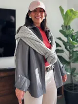 Camisa oversize de gabardina con lycra, color blanco.