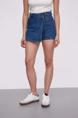 Short de jean azul, de tiro alto y corte ajustado.