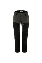 Pantalón de senderismo en negro, con diseño ergonómico y detalles en color gris.