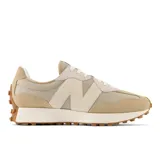 Championes New Balance modelo 327 color beige, con detalles en gamuza y malla, logo "N" en los laterales y suela de goma con diseño texturizado.