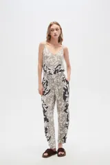 Pantalón de viscosa estampado, anudado, holgado y de calce medio.