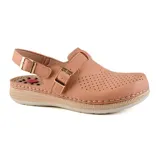 Zueco color piel con perforaciones, hebillas doradas y plantilla de cuero.