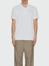 Remera estilo polo blanca de algodón con logo bordado en el pecho.