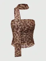 Top strapless marrón con estampado animal, detalle de frunce en el frente y pañuelo al cuello.