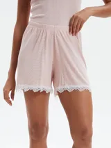 Short de pijama gris melange con cintura elástica y detalle de encaje blanco en el ruedo.