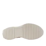 Championes Converse Run Star Hike color mostaza con bordado tonal y plataforma blanca con suela dentada.