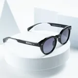 Lentes de sol negros con cristales polarizados esfumados y protección UV400.