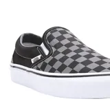 Zapatillas Vans Classic Slip-On con estampado a cuadros en blanco y negro.