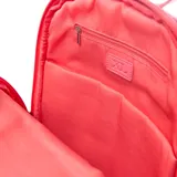 Mochila color naranja de tela, con doble cierre, forro interior textil, bolsillo interno con cierre y compartimentos externos con cierre.