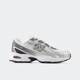 Championes New Balance 740 blancos con detalles plateados y negros.