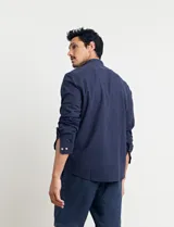 Bermuda de gabardina color verde.