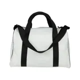 Bolso deportivo New Balance blanco con detalles en negro, logo de la marca estampado en el frente, doble asa de mano y correa de hombro ajustable.