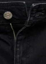 Pantalón de jean negro de corte culotte, tiro alto y bajo deshilachado.