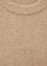 Vestido largo color verde oliva de tejido de punto con cuello redondo y mangas largas.