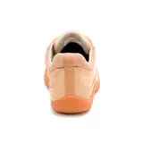 Zapatillas urbanas Caterpillar Versy Lo color beige con suela marrón.
