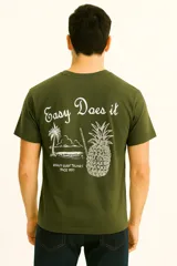 Remera azul de manga corta con cuello redondo y corte holgado.