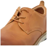 Zapato acordonado de cuero color caramelo, con plantilla hipoalergénica combinada con BLOOM® y suela de Eva con cortes que brindan mayor flexibilidad al caminar.