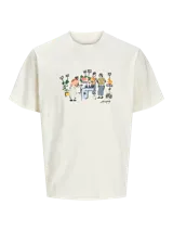 Camiseta color crema de manga corta y cuello redondo con estampa de personas comprando en un mercado.