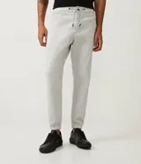 Pantalón jogger negro liso, con cintura elástica ajustable con cordón y bolsillos laterales.